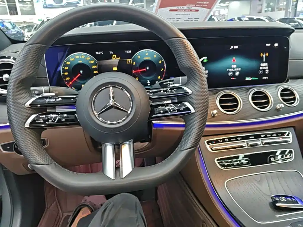Mercedes-Benz E-Class — миниатюра 10