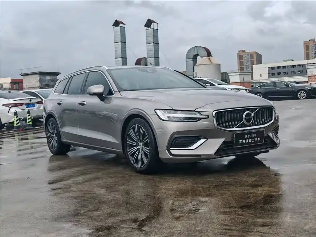 Volvo V60 2021 B5 Luxury