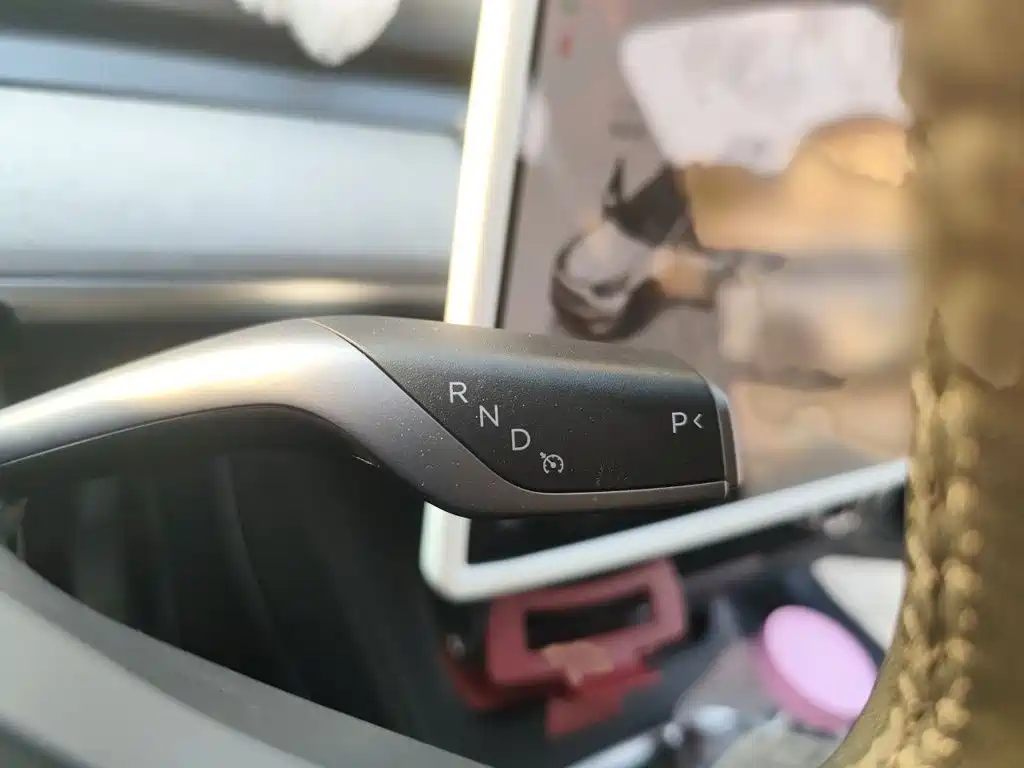Tesla Model Y — миниатюра 7
