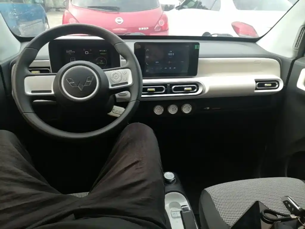 Wuling MINIEV — миниатюра 10