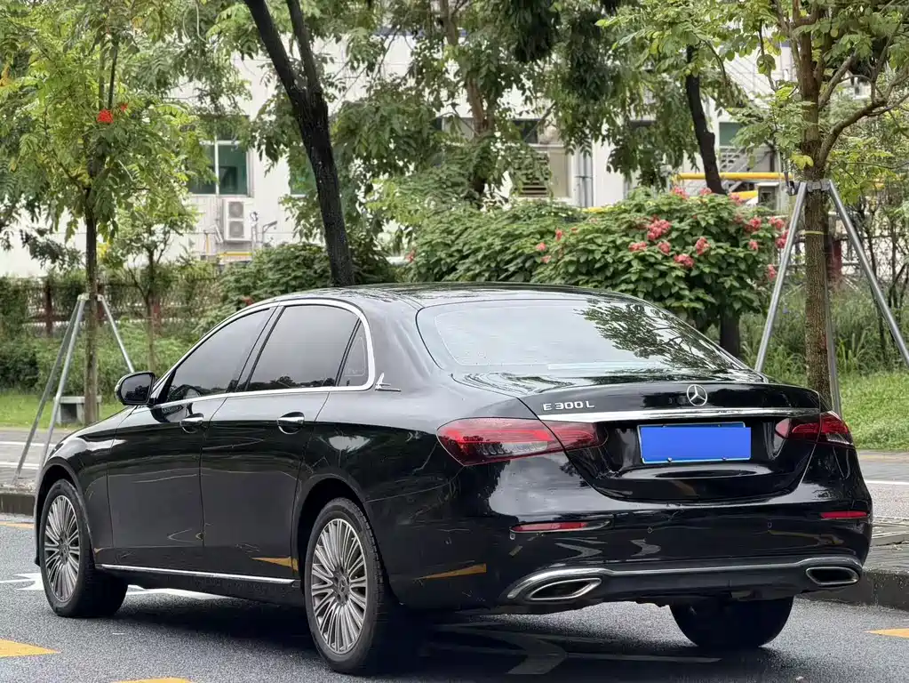 Mercedes-Benz E-Class — миниатюра 4