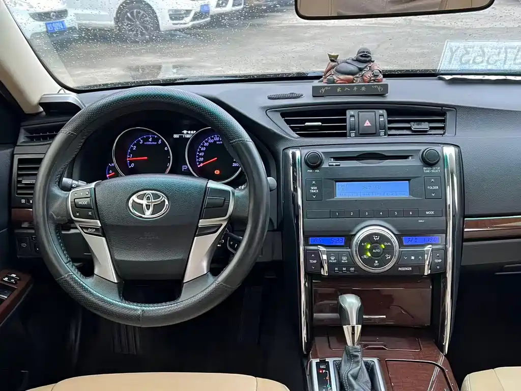 Toyota Reiz — миниатюра 6