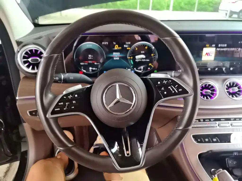 Mercedes-Benz E-Class — миниатюра 11