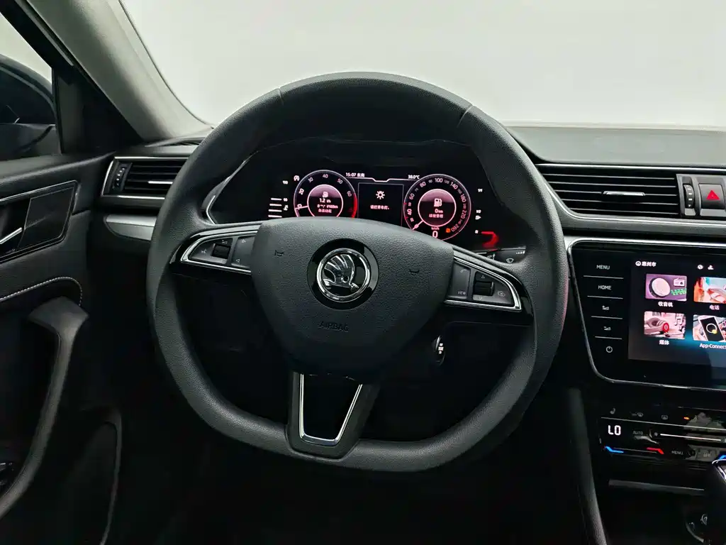 Skoda Superb — миниатюра 14