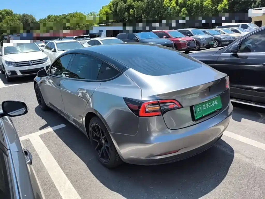 Tesla Model 3 — миниатюра 5
