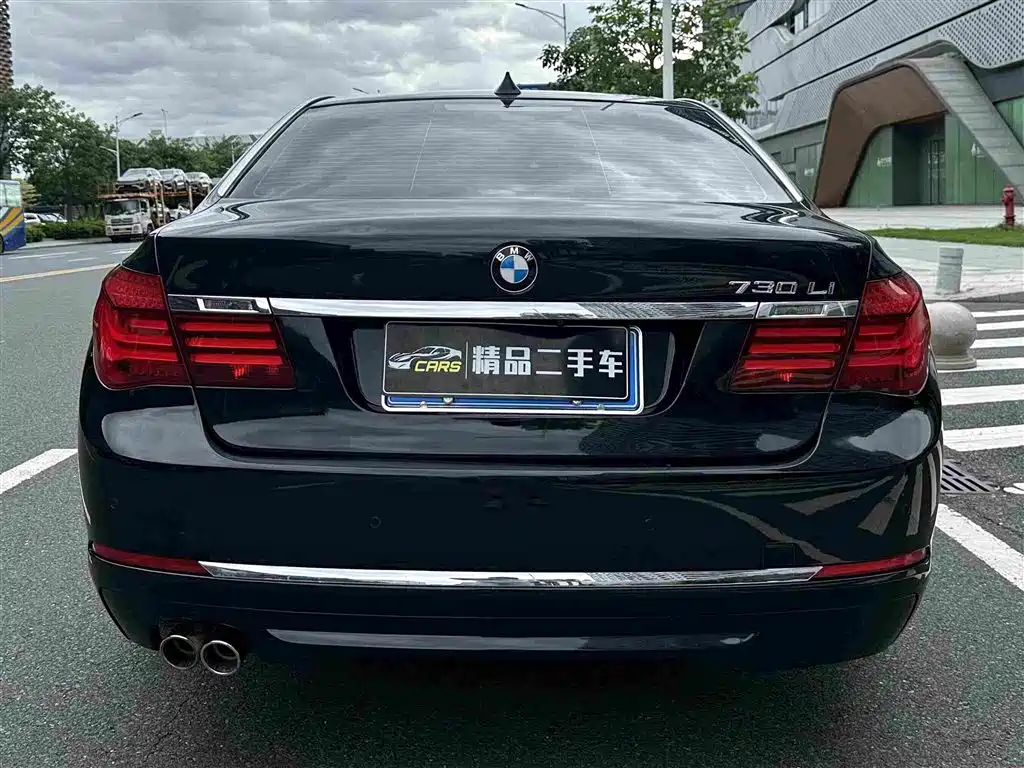 BMW 7 Series — миниатюра 8