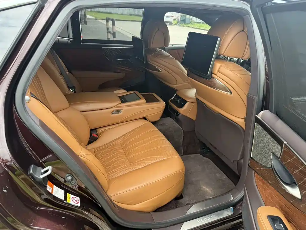 Lexus LS — миниатюра 7