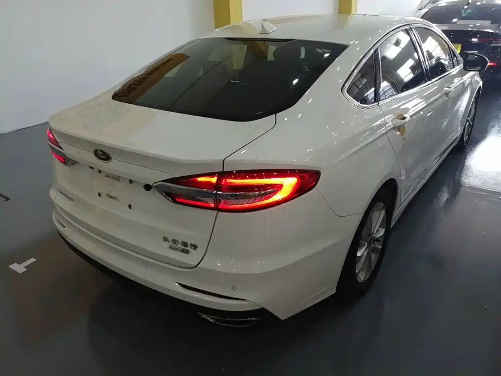 Ford Mondeo — миниатюра 7