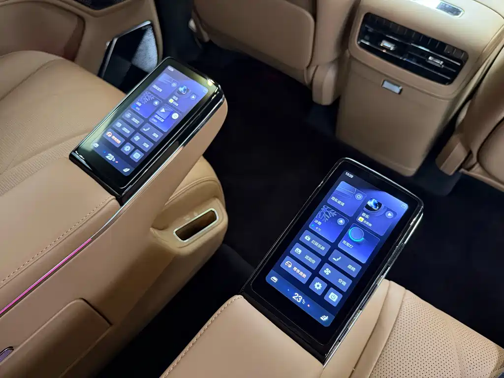 Yangwang Yangwang U8 L — миниатюра 28