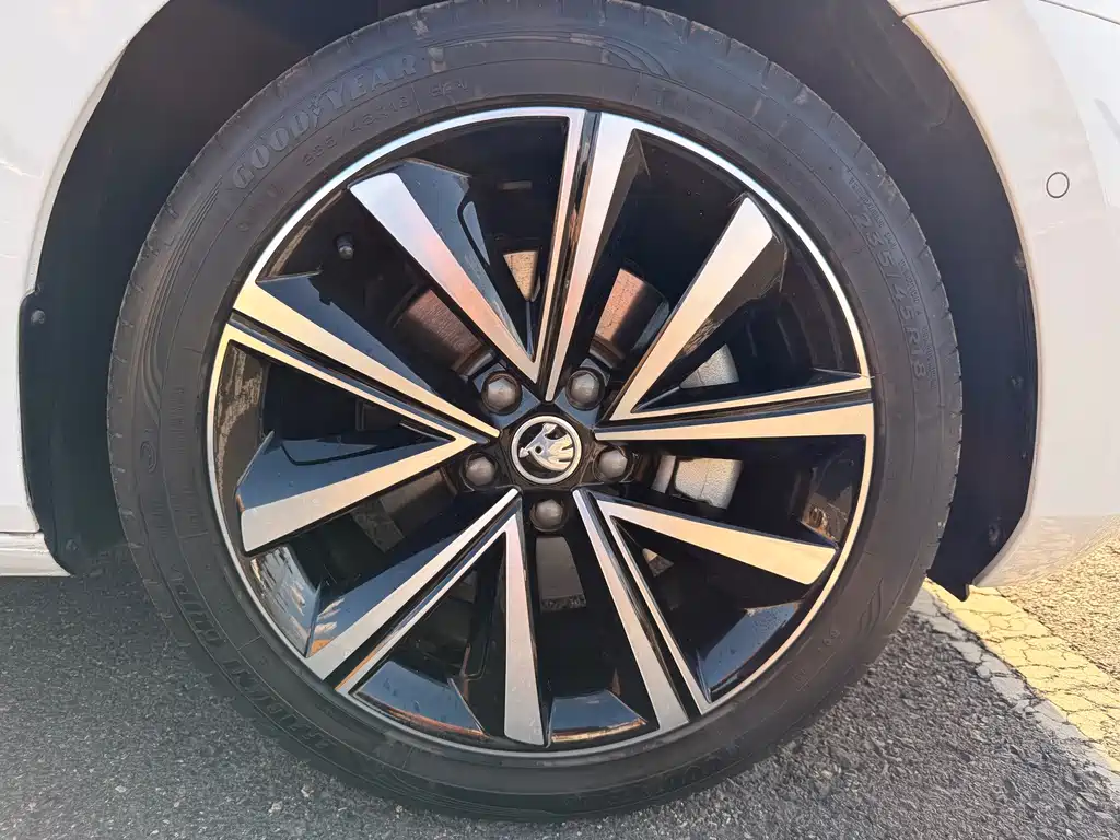 Skoda Superb — миниатюра 21