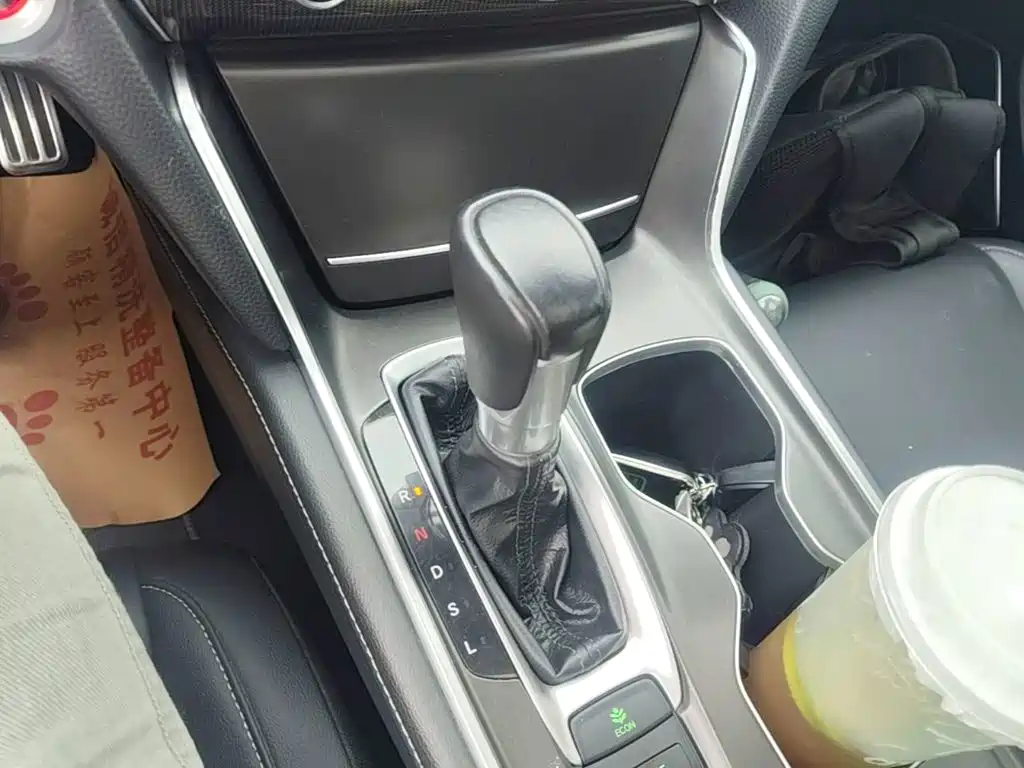 Honda Accord — миниатюра 14