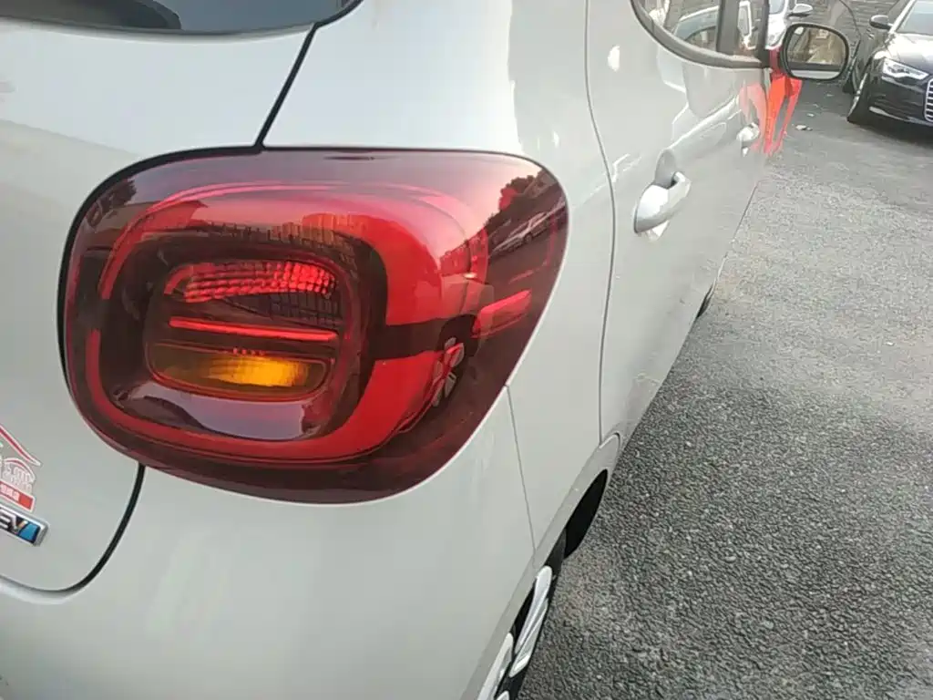 Wuling MINIEV — миниатюра 8