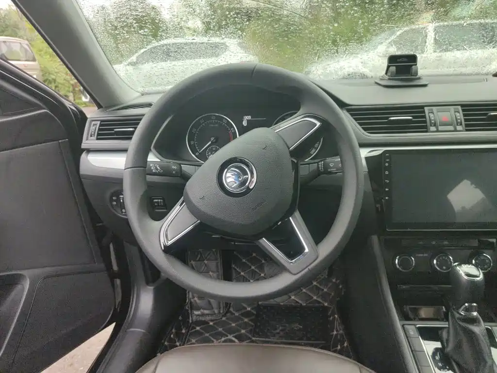 Skoda Superb — миниатюра 14