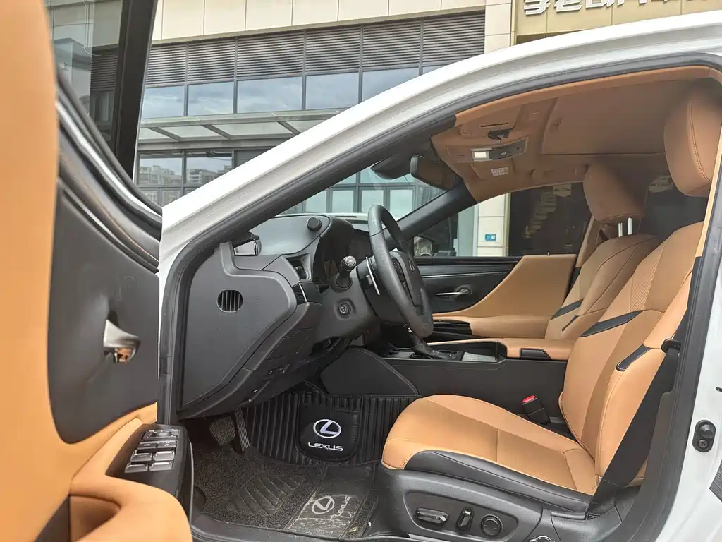 Lexus ES — миниатюра 5