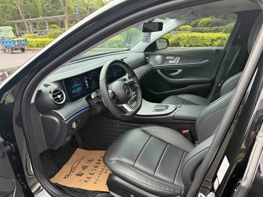Mercedes-Benz E-Class — миниатюра 7