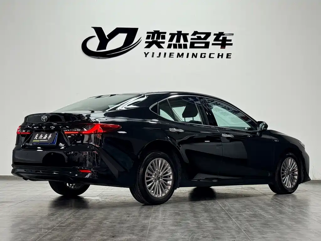 Toyota Camry — миниатюра 7