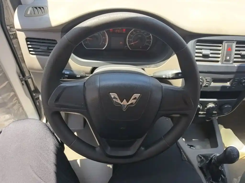 Wuling Rongguang V — миниатюра 11