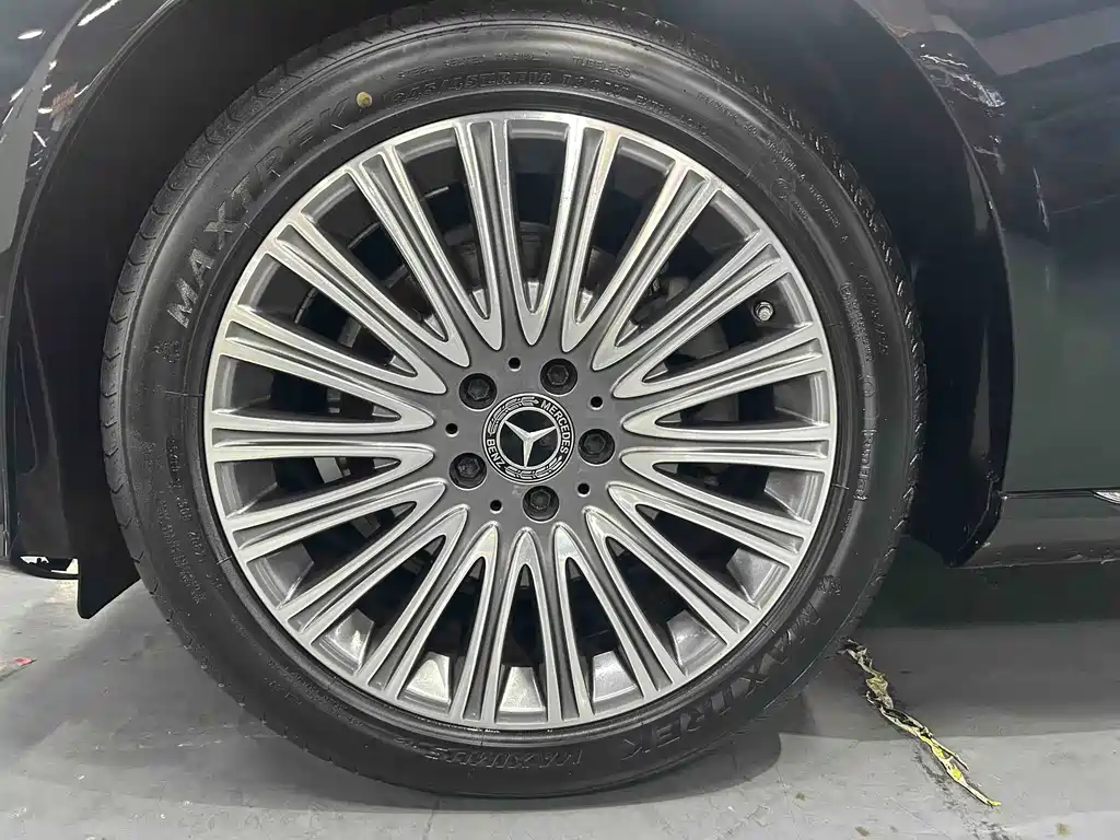 Mercedes-Benz E-Class — миниатюра 9