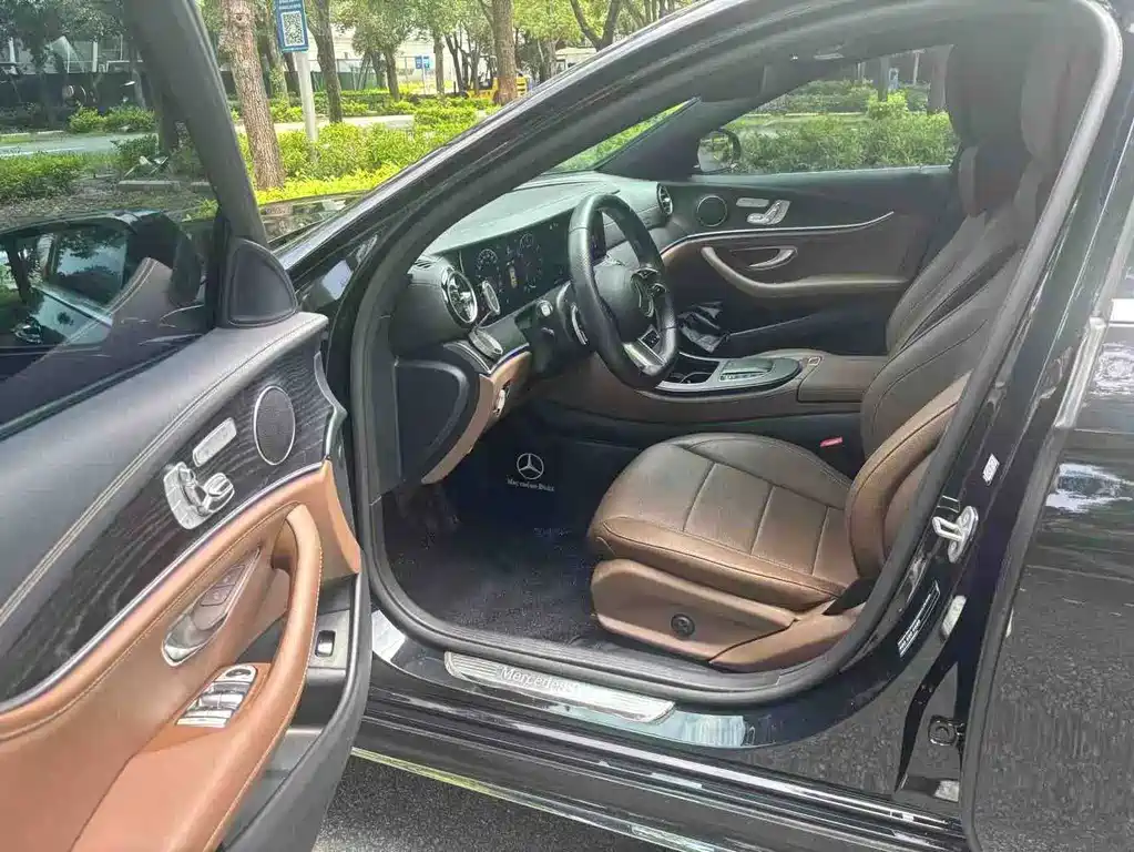 Mercedes-Benz E-Class — миниатюра 9