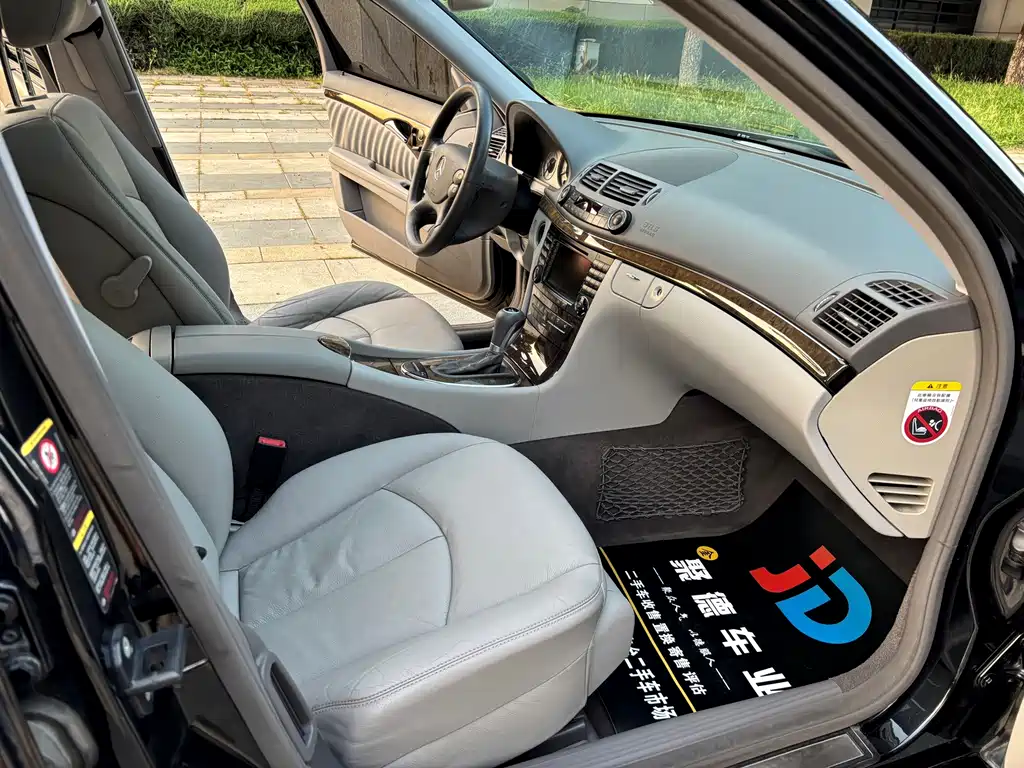 Mercedes-Benz E-Class — миниатюра 16