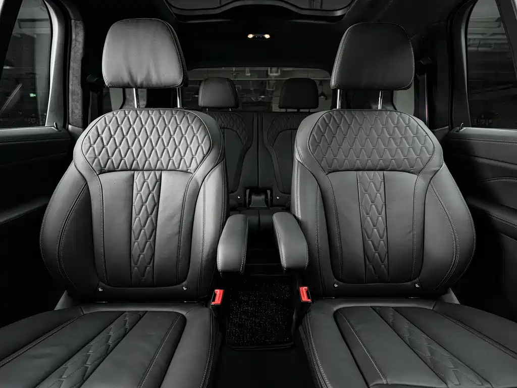 BMW X7 M60i — миниатюра 13