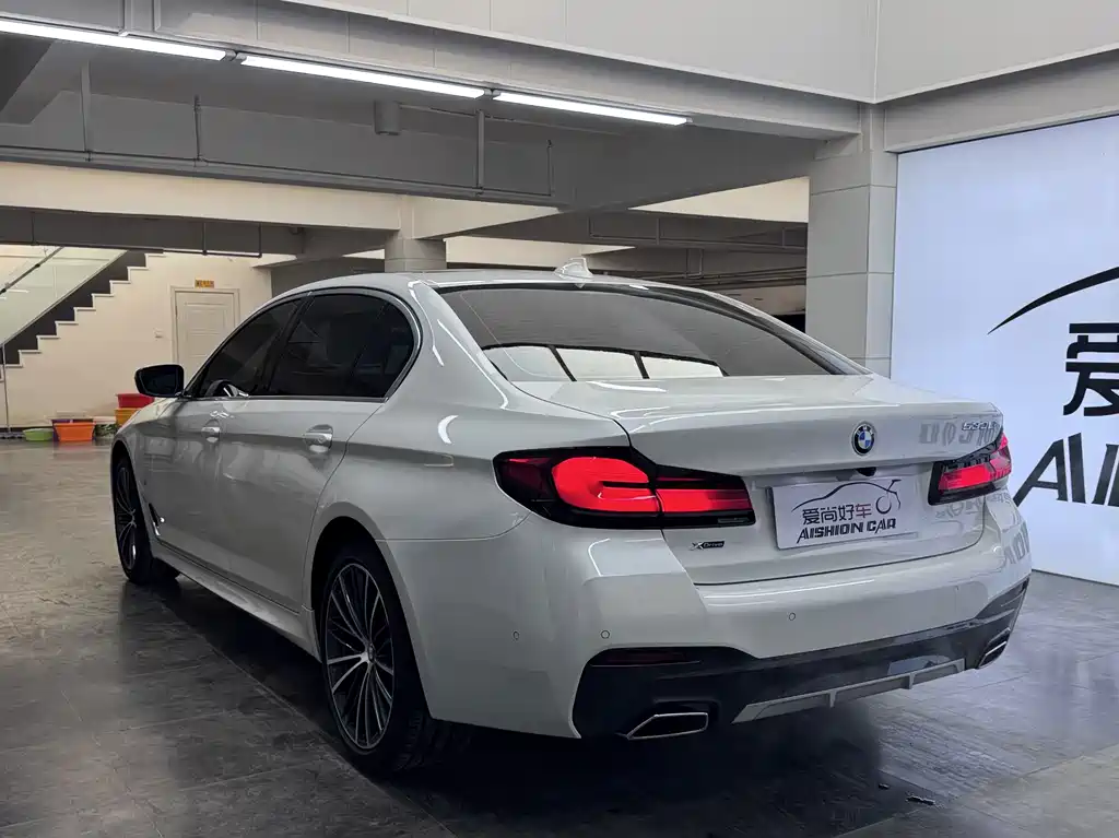 BMW 5 Series — миниатюра 5
