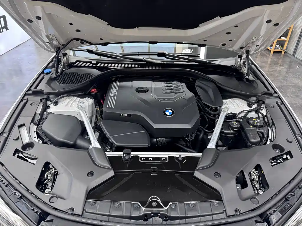 BMW 5 Series — миниатюра 17