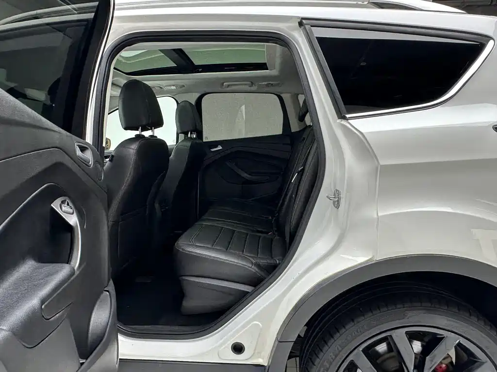 Ford Kuga — миниатюра 8