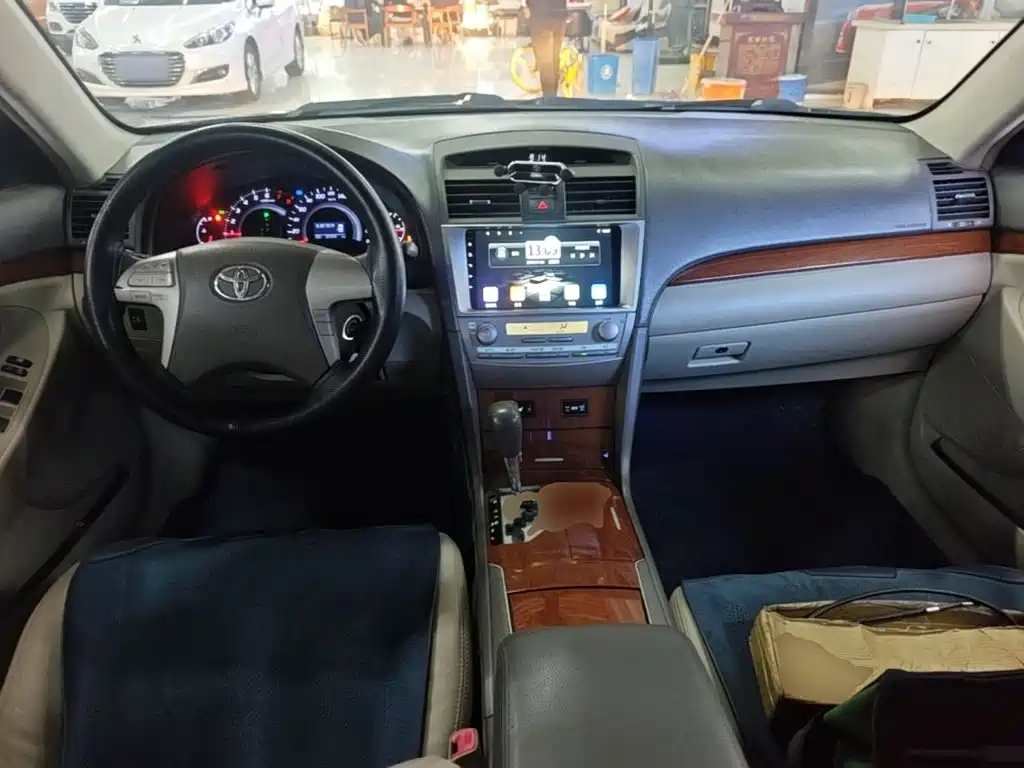 Toyota Camry — миниатюра 10