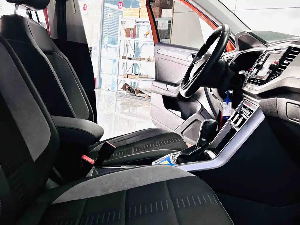 Volkswagen T-Roc — миниатюра 7