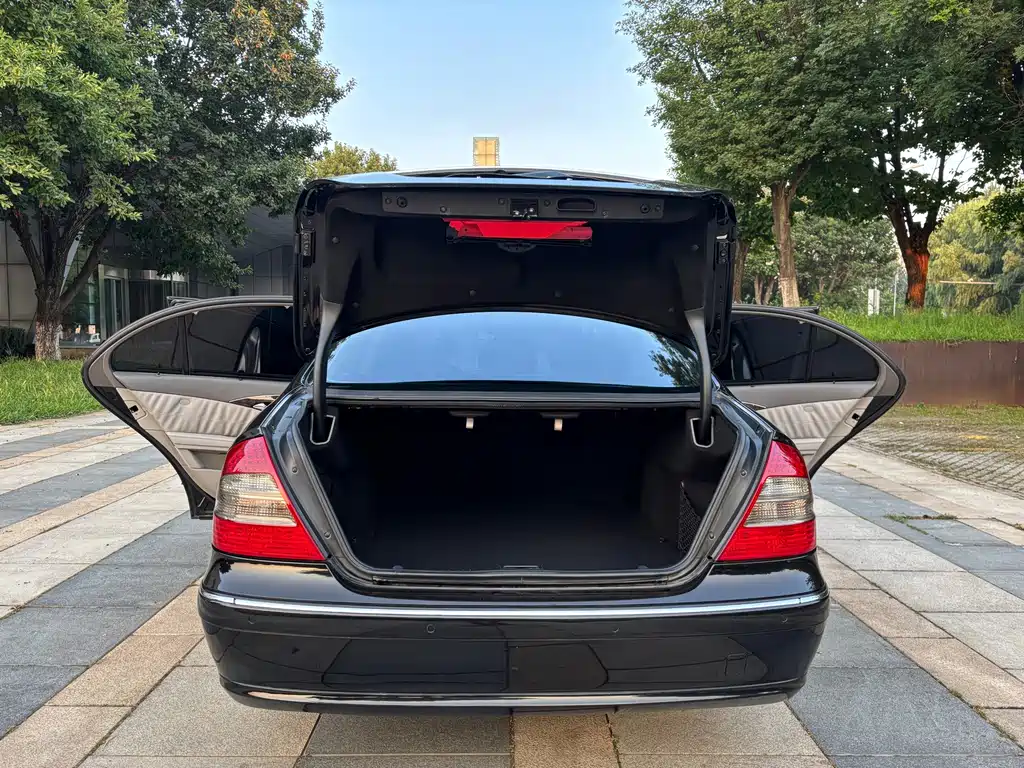 Mercedes-Benz E-Class — миниатюра 26
