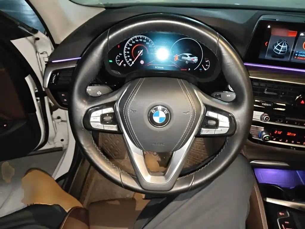 BMW 5 Series New Energy — миниатюра 11