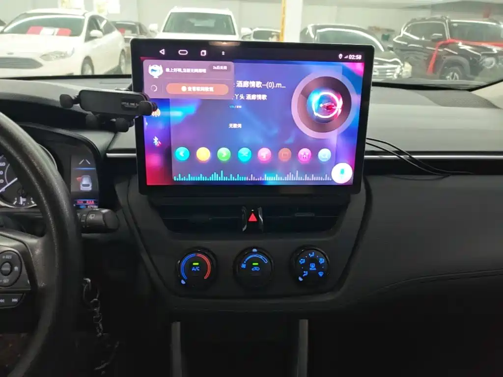 Toyota Corolla Cross — миниатюра 13
