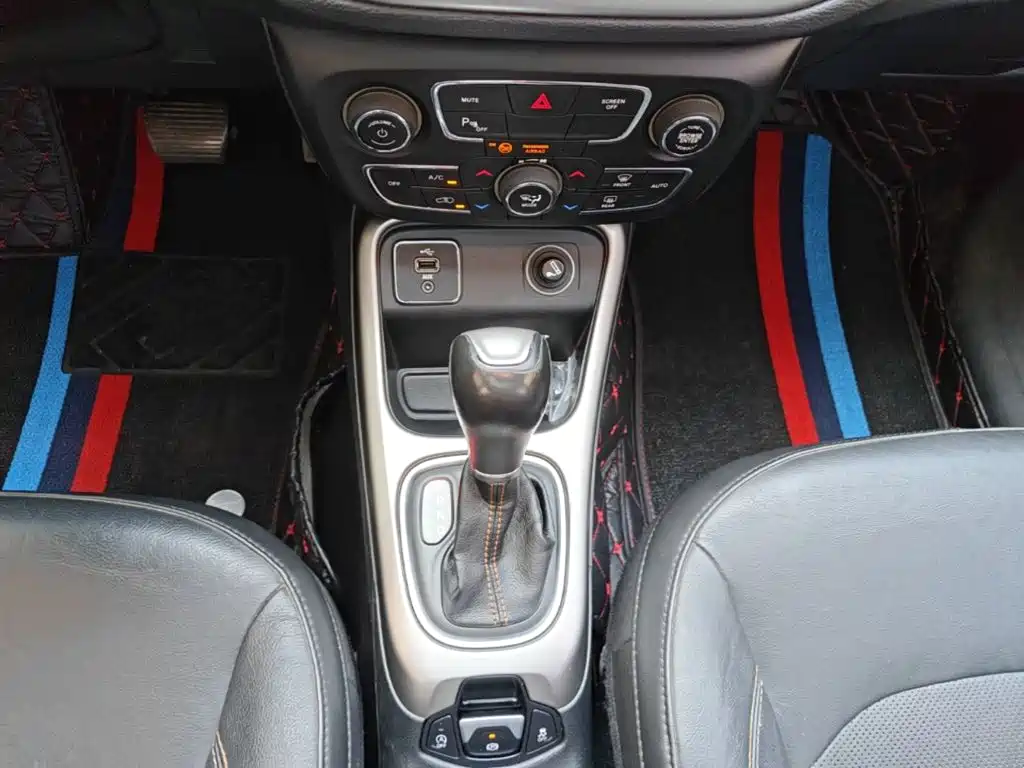 Jeep Compass — миниатюра 14