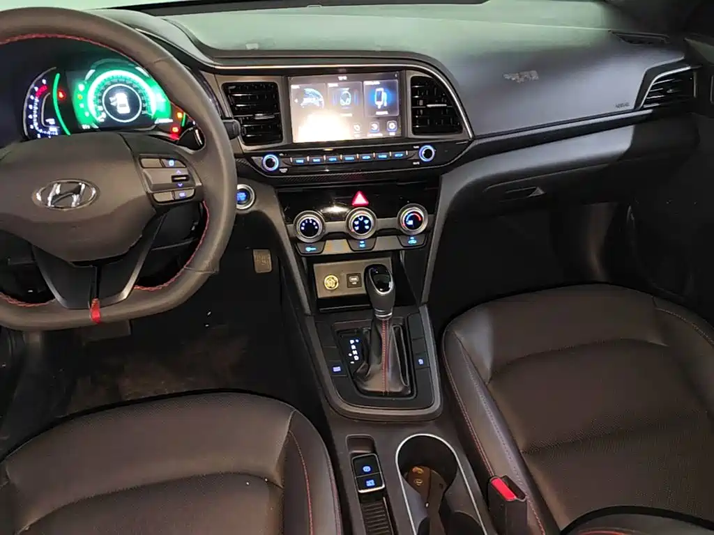 Hyundai Elantra — миниатюра 14