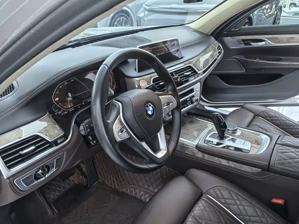 BMW 7 Series — миниатюра 6