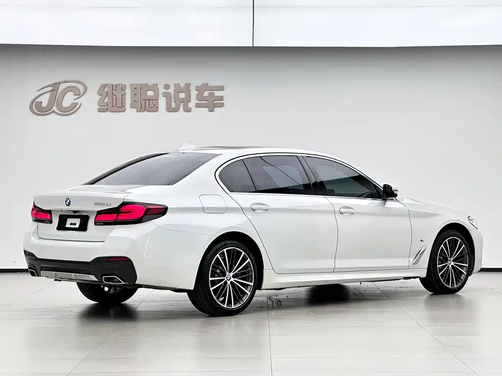 BMW 5 Series — миниатюра 11