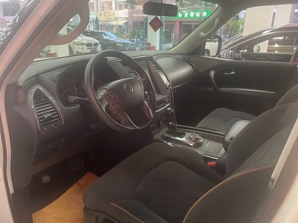 Nissan Patrol — миниатюра 4