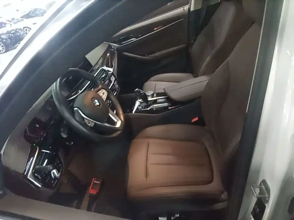BMW 5 Series — миниатюра 15