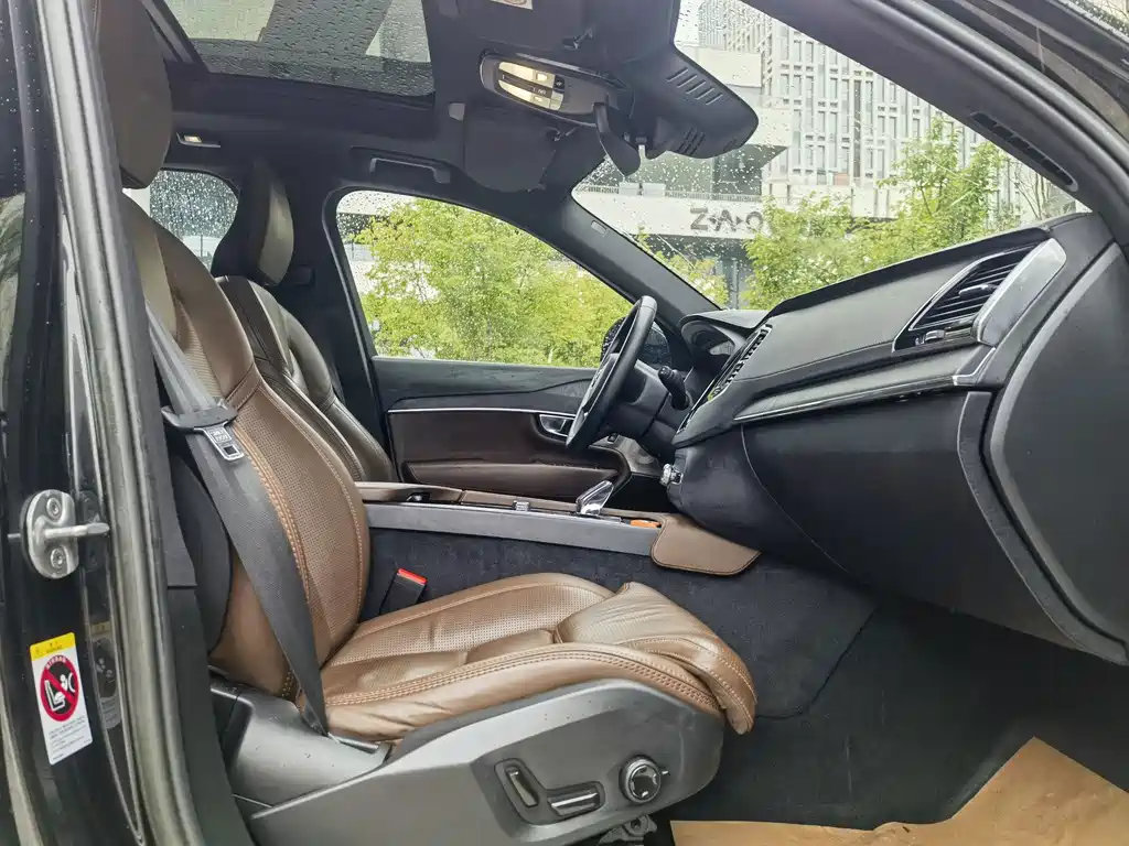 Volvo XC90 PHEV — миниатюра 14