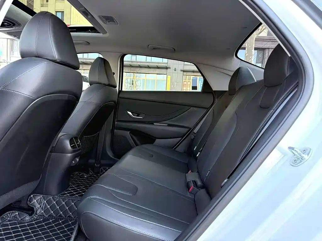 Hyundai Elantra — миниатюра 5