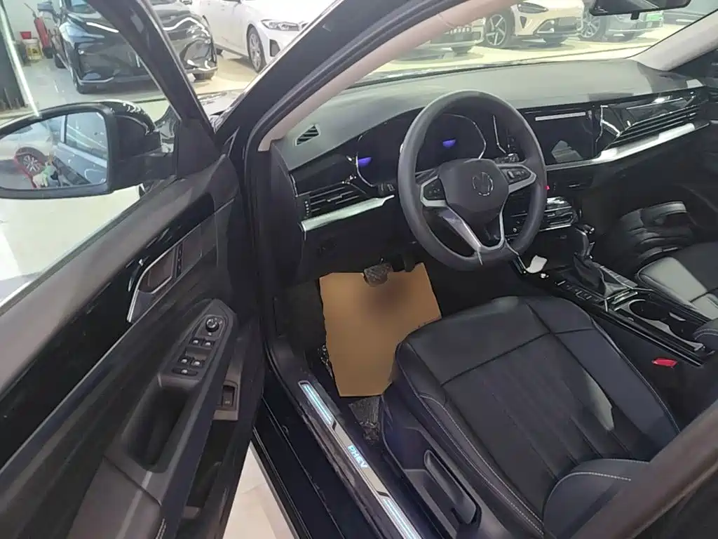 Volkswagen Passat PHEV — миниатюра 16