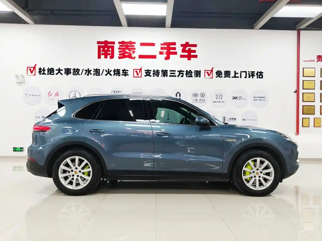 Porsche Cayenne Hybrid — миниатюра 7