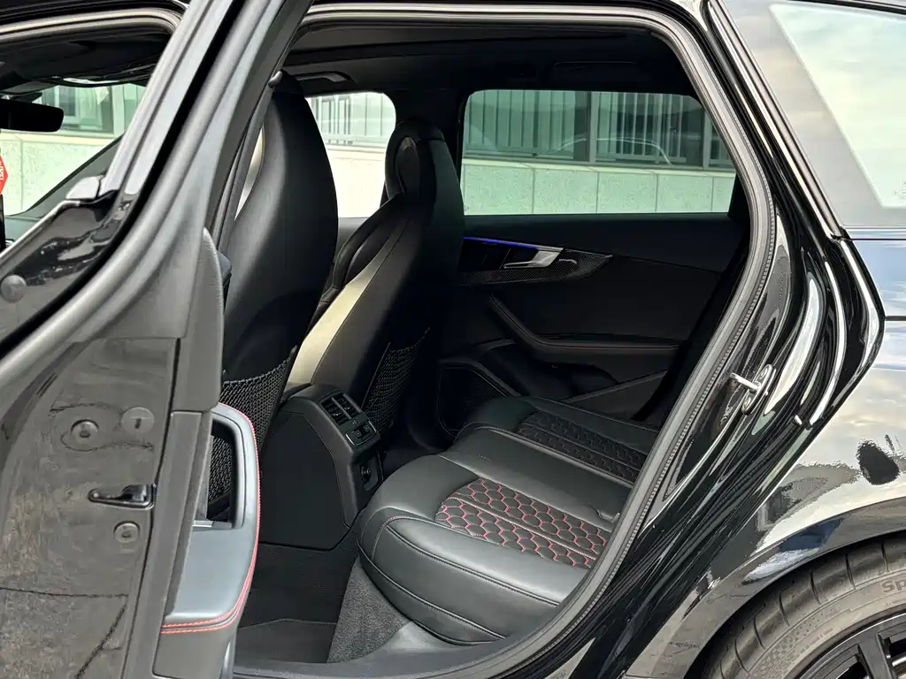 Audi RS 4 — миниатюра 10