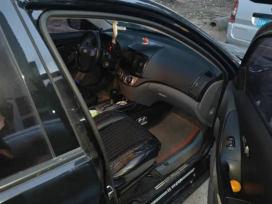 Hyundai Elantra — миниатюра 8