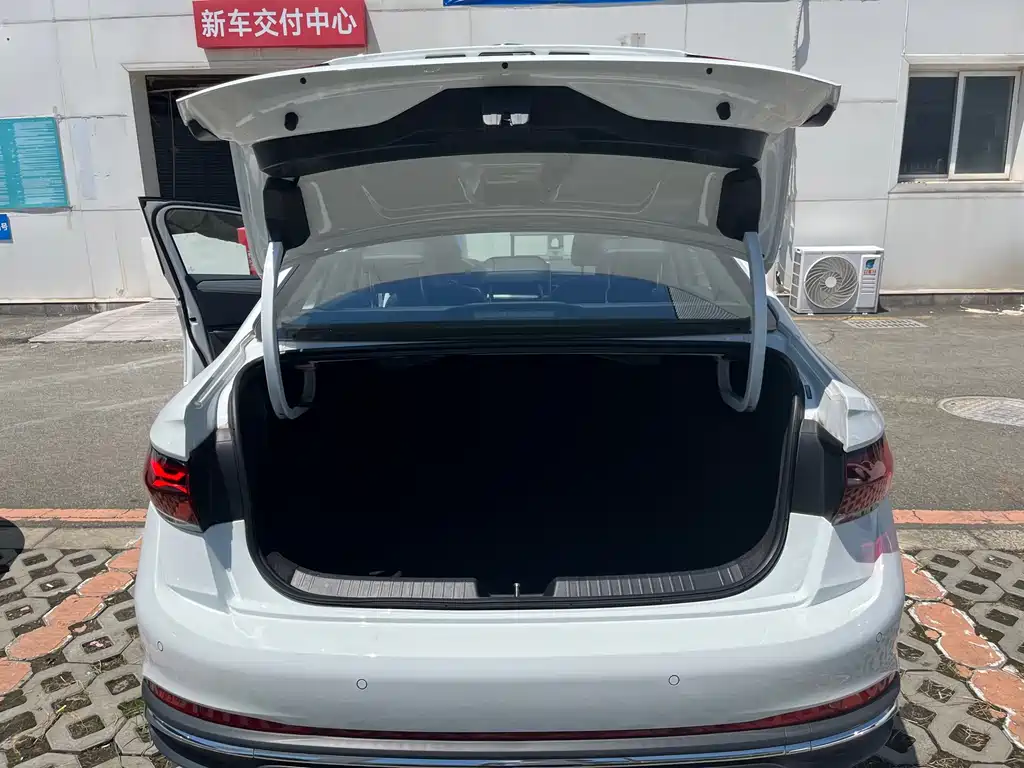 Volkswagen Sagitar — миниатюра 7