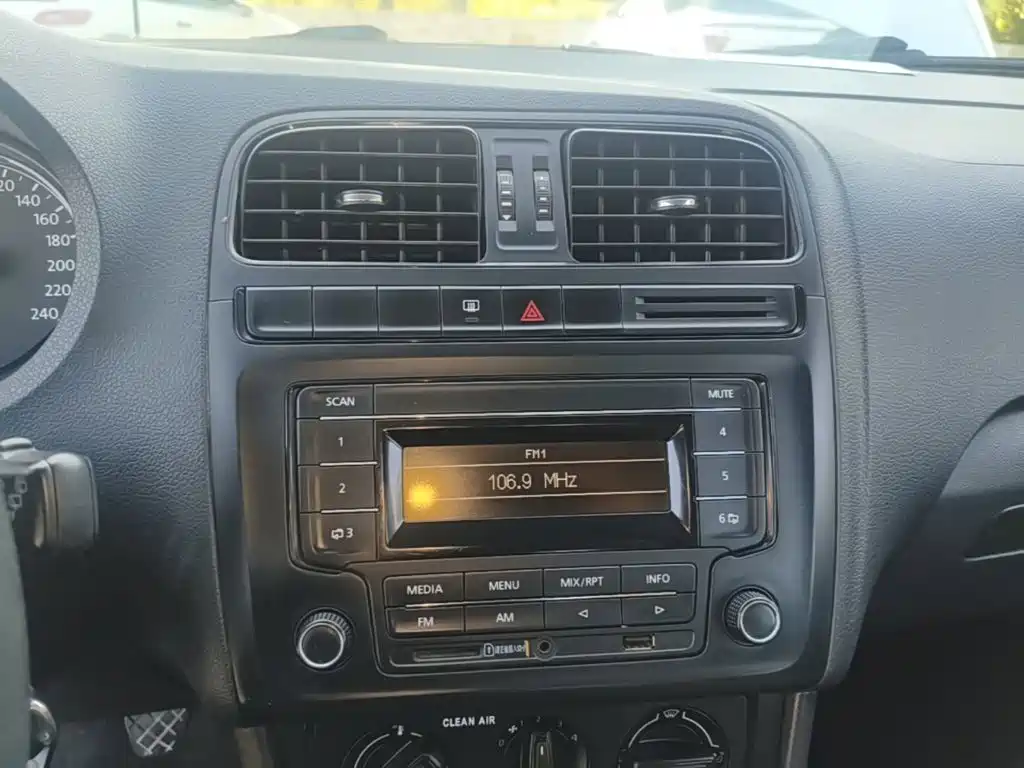 Volkswagen Polo — миниатюра 13