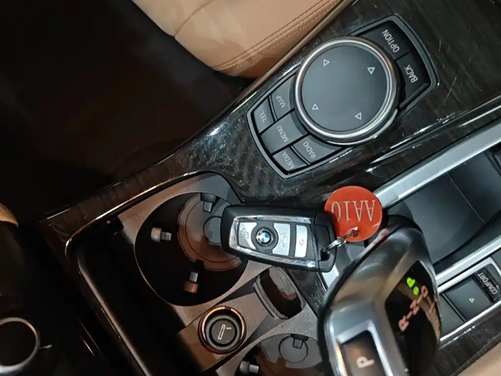 BMW 5 Series — миниатюра 9
