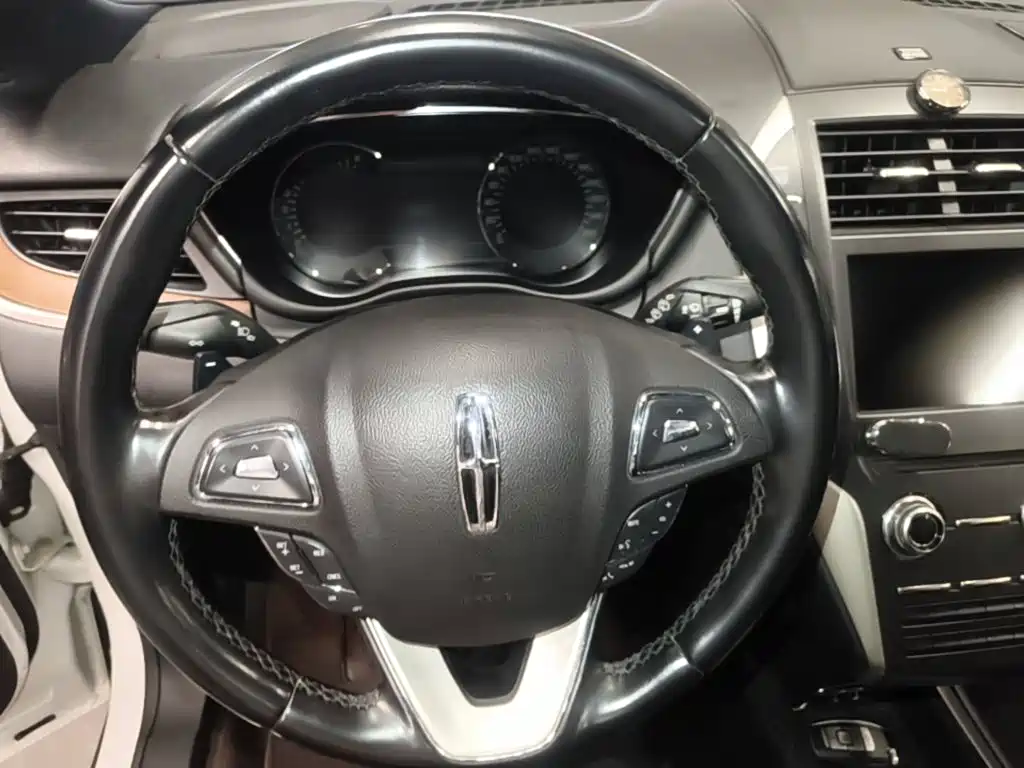 Lincoln MKC — миниатюра 11