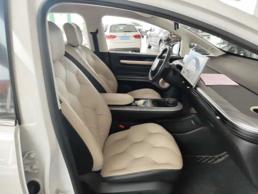 Baojun Yunduo — миниатюра 25